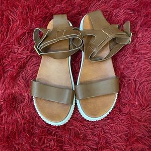 Brown platform sandals, size 8.5